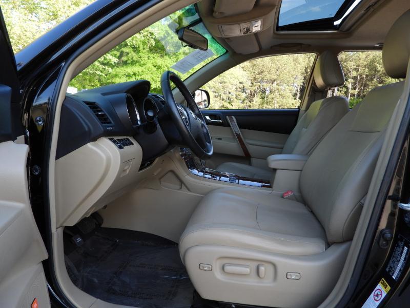 Toyota Highlander Limited 2WD 2011