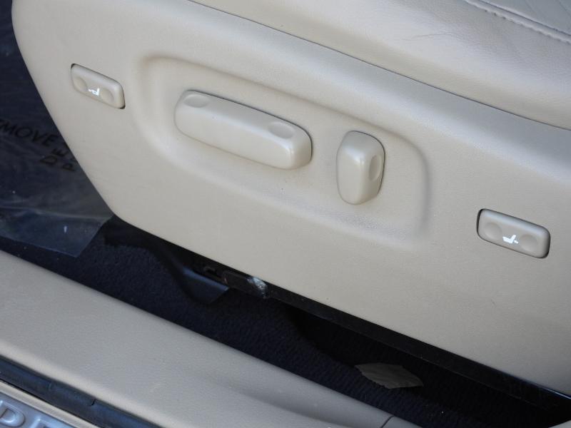 Toyota Highlander Limited 2WD 2011