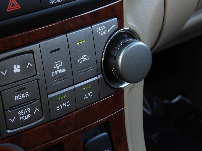 Toyota Highlander Limited 2WD 2011