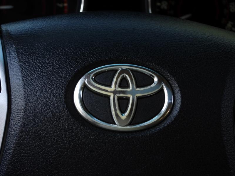 Toyota Highlander Limited 2WD 2011