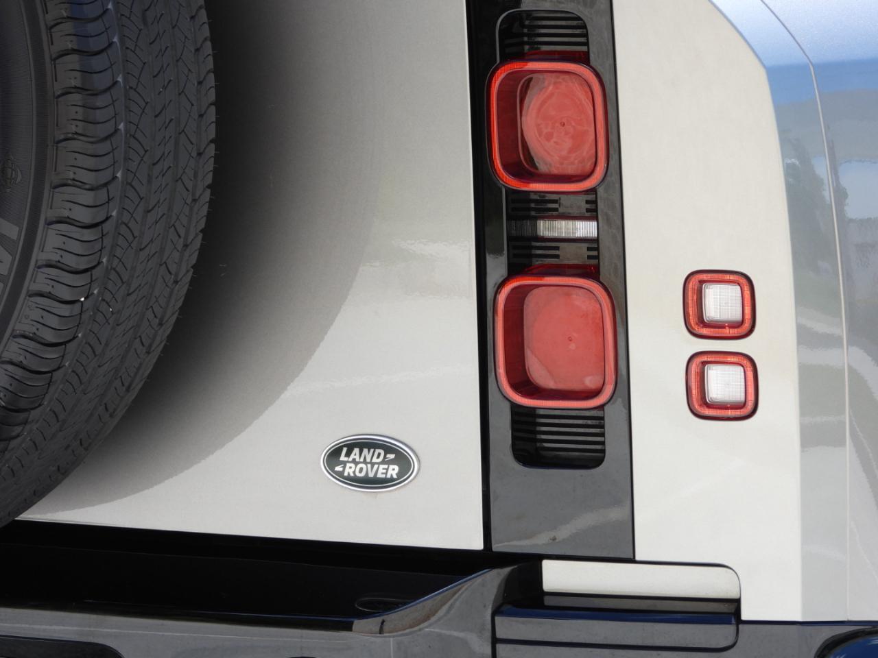 Land Rover Defender 90 X-Dynamic SE 2023