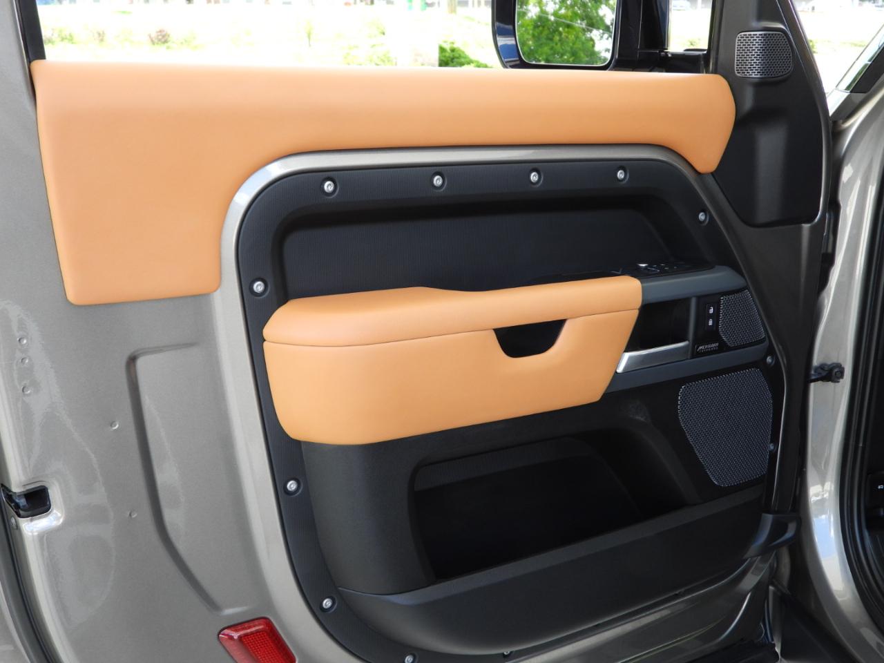 Land Rover Defender 90 X-Dynamic SE 2023