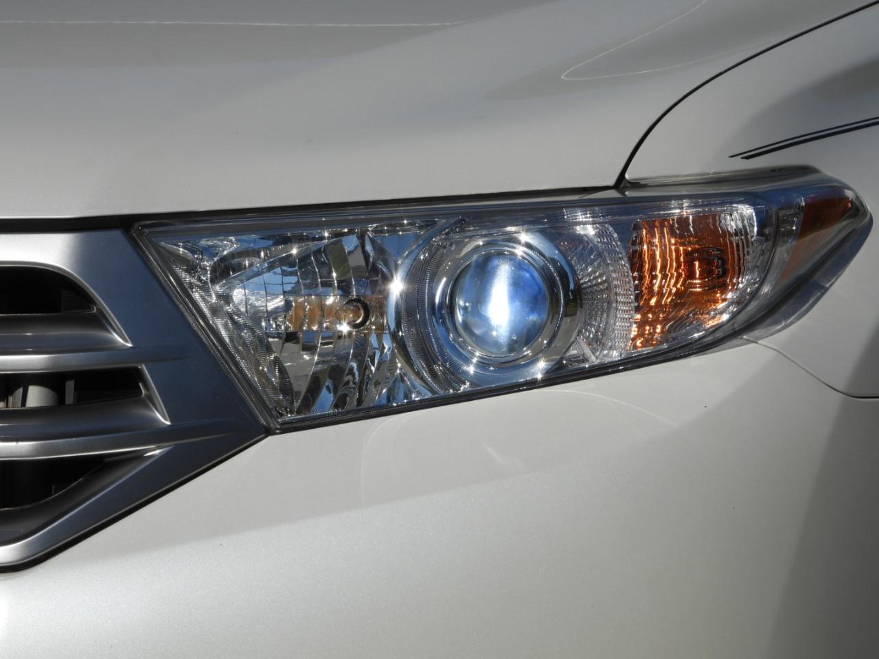 Toyota Highlander Limited 2WD 2013