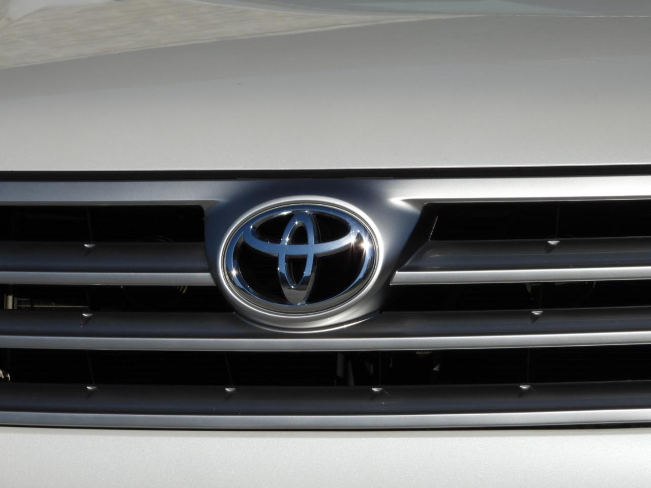 Toyota Highlander Limited 2WD 2013