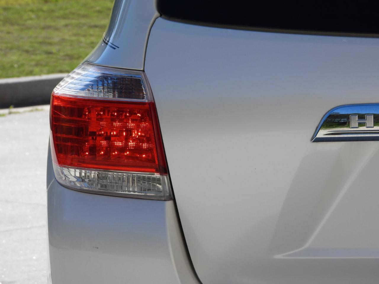 Toyota Highlander Limited 2WD 2013
