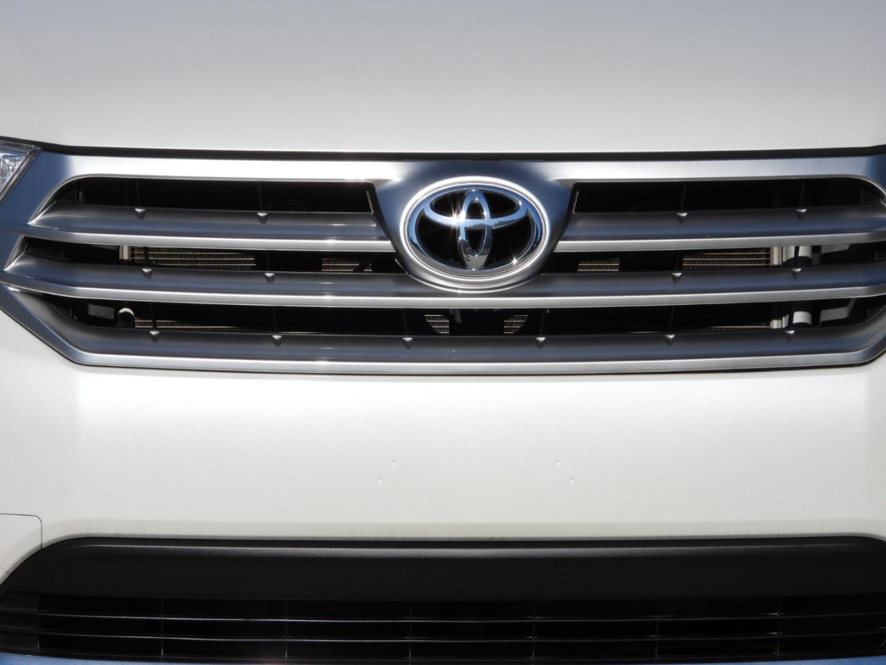 Toyota Highlander Limited 2WD 2013