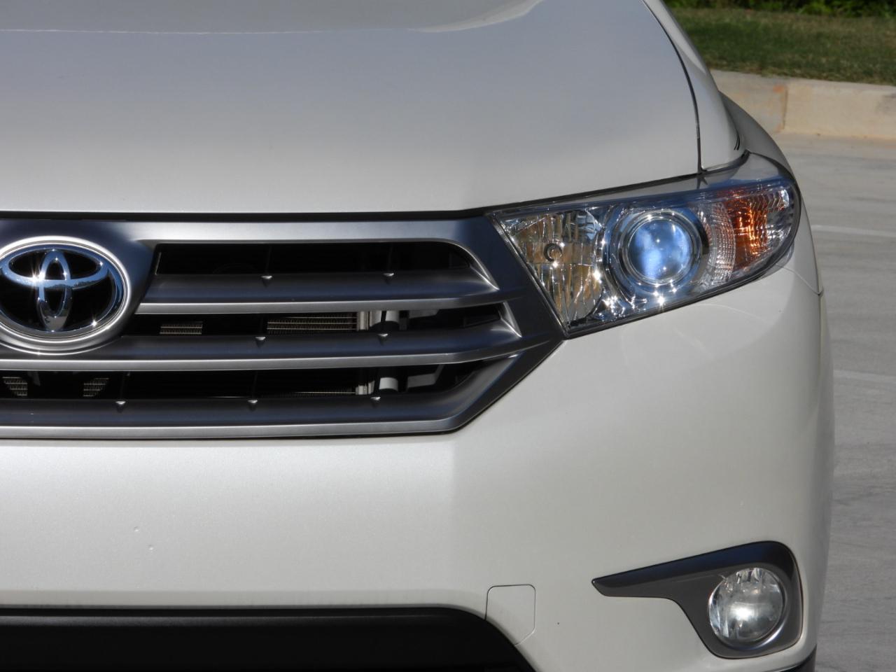 Toyota Highlander Limited 2WD 2013