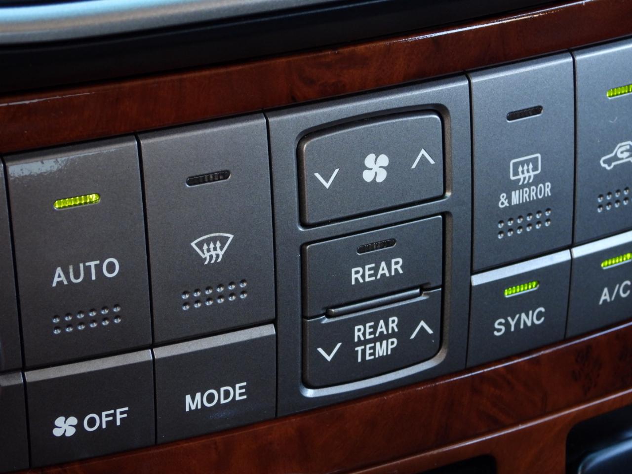 Toyota Highlander Limited 2WD 2013