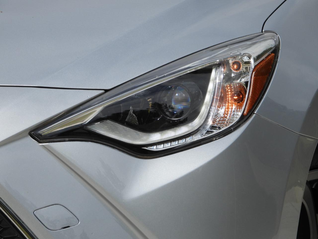 Toyota Yaris XLE Hatchback 2020