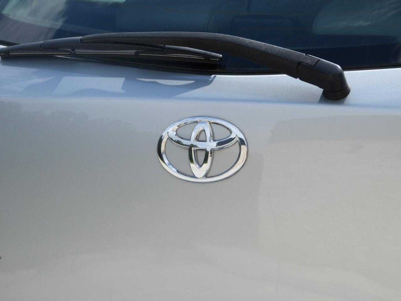 Toyota Yaris XLE Hatchback 2020