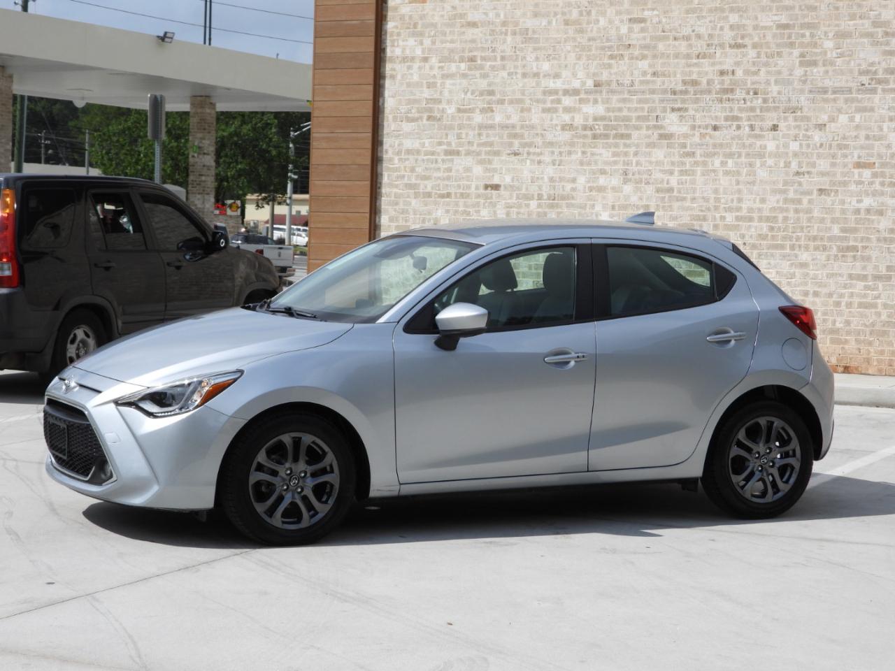 Toyota Yaris XLE Hatchback 2020
