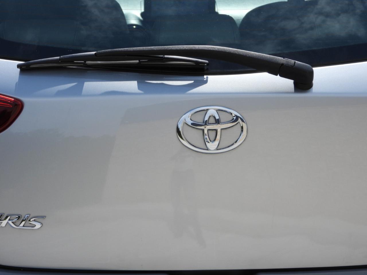 Toyota Yaris XLE Hatchback 2020