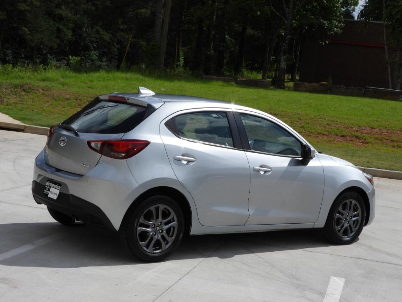 Toyota Yaris XLE Hatchback 2020