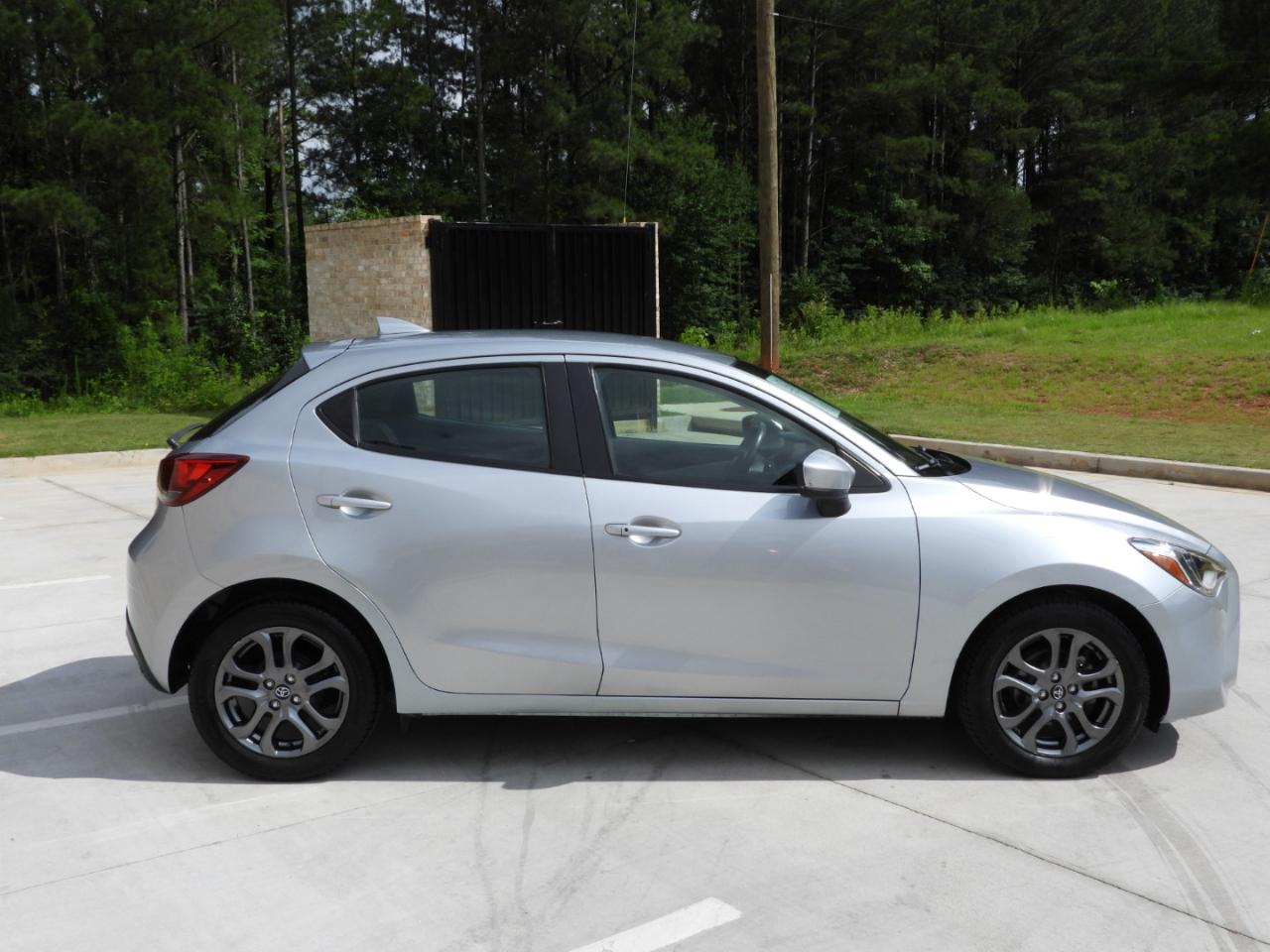 Toyota Yaris XLE Hatchback 2020