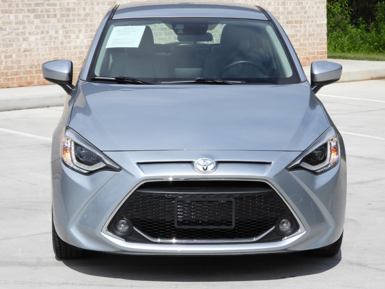 Toyota Yaris XLE Hatchback 2020