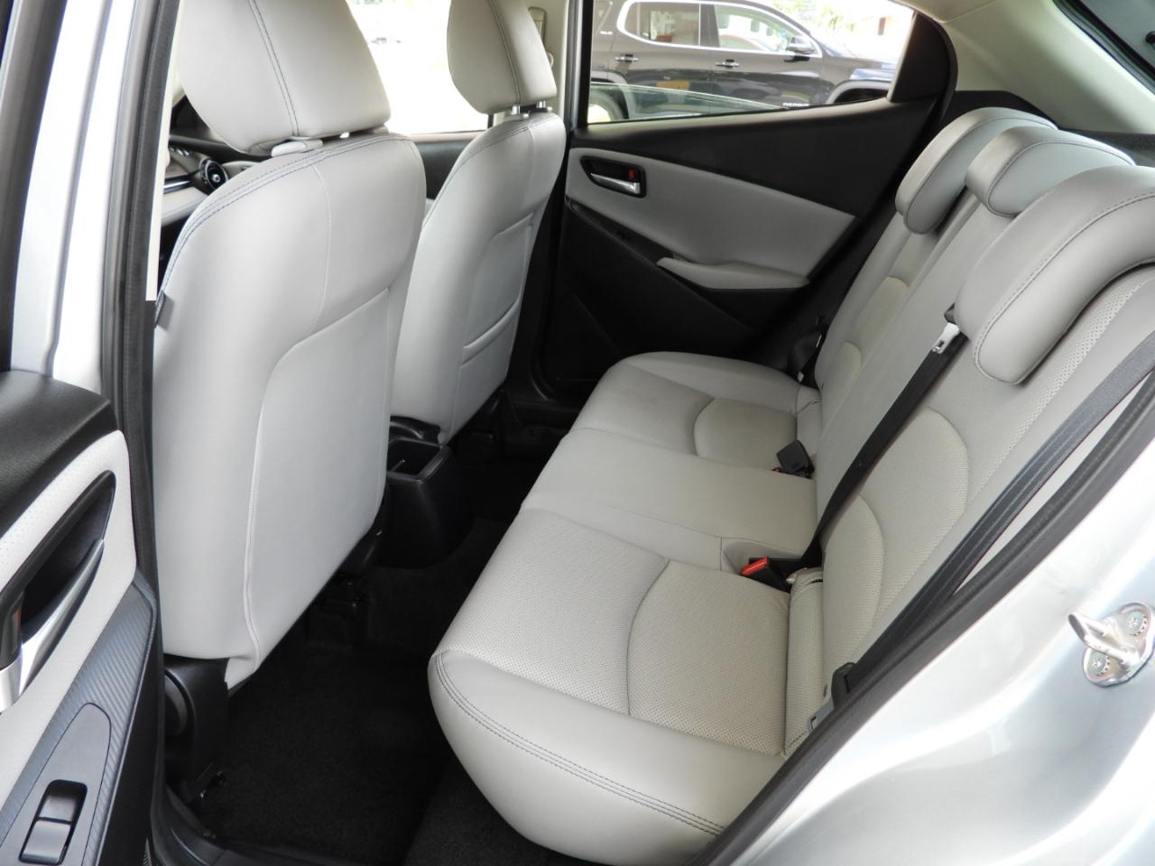Toyota Yaris XLE Hatchback 2020