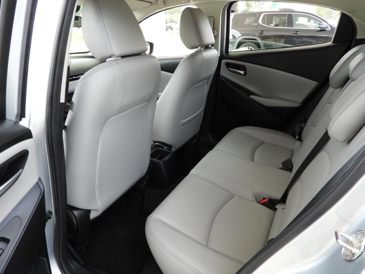 Toyota Yaris XLE Hatchback 2020