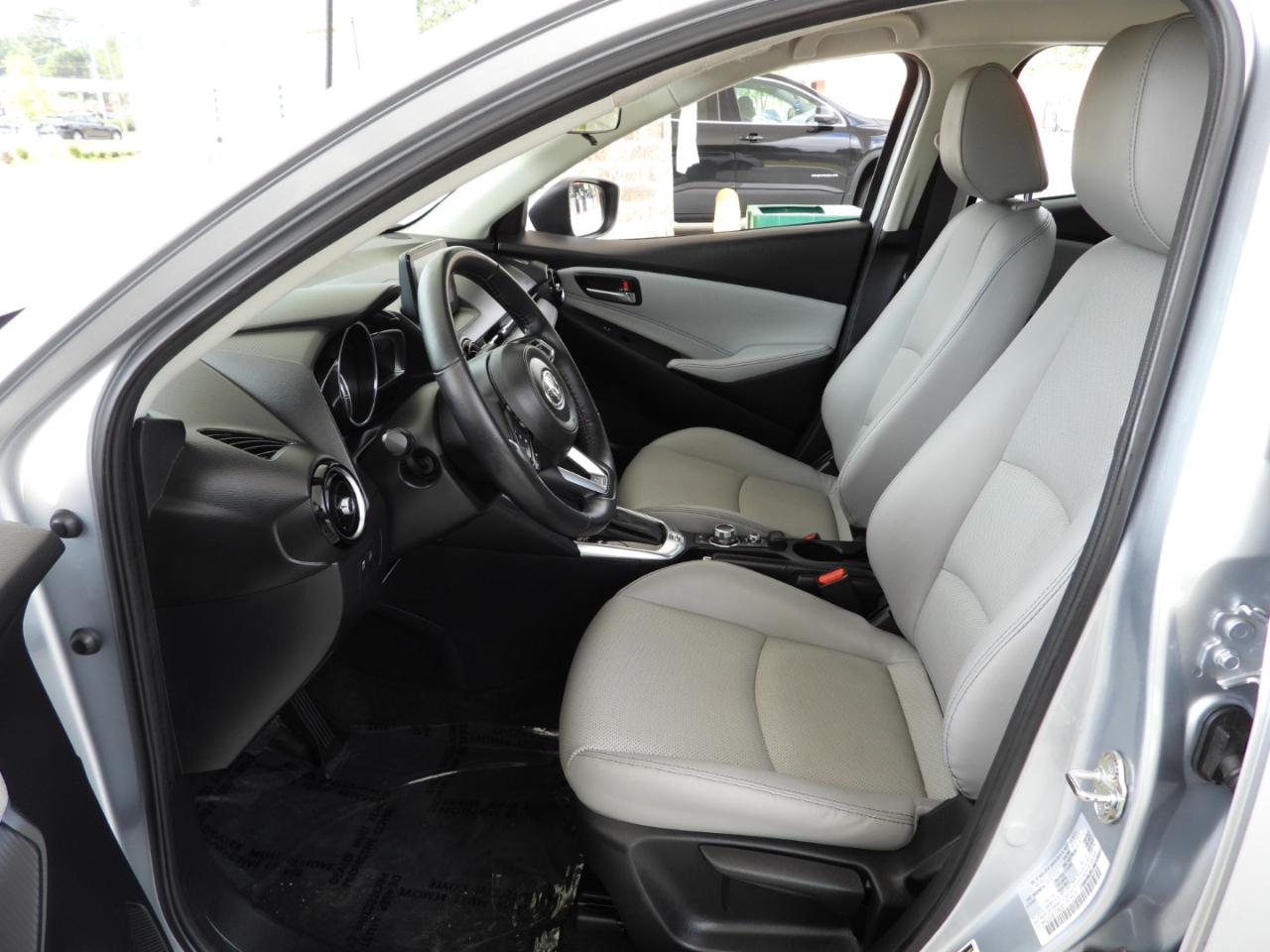 Toyota Yaris XLE Hatchback 2020