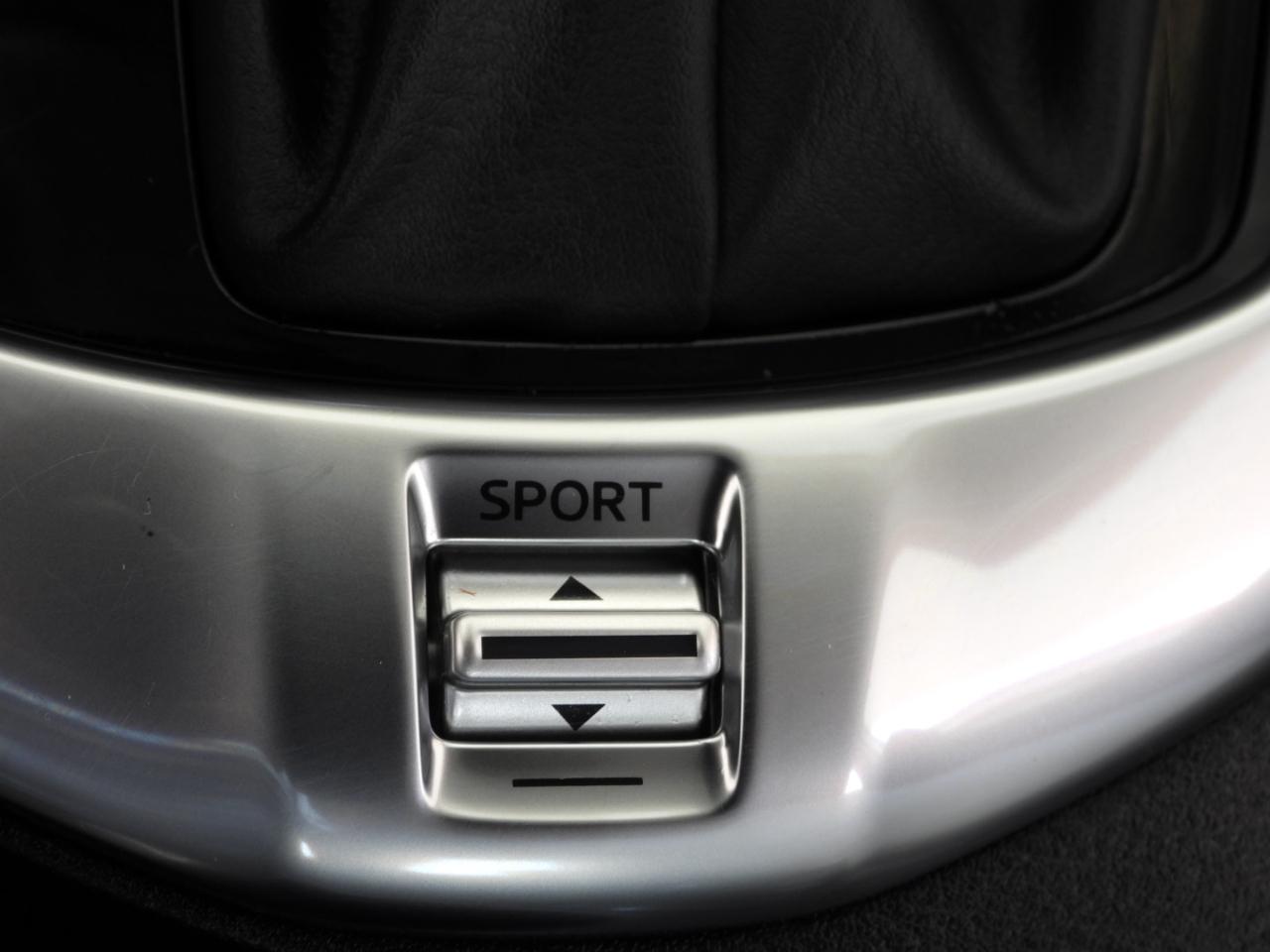 Toyota Yaris XLE Hatchback 2020