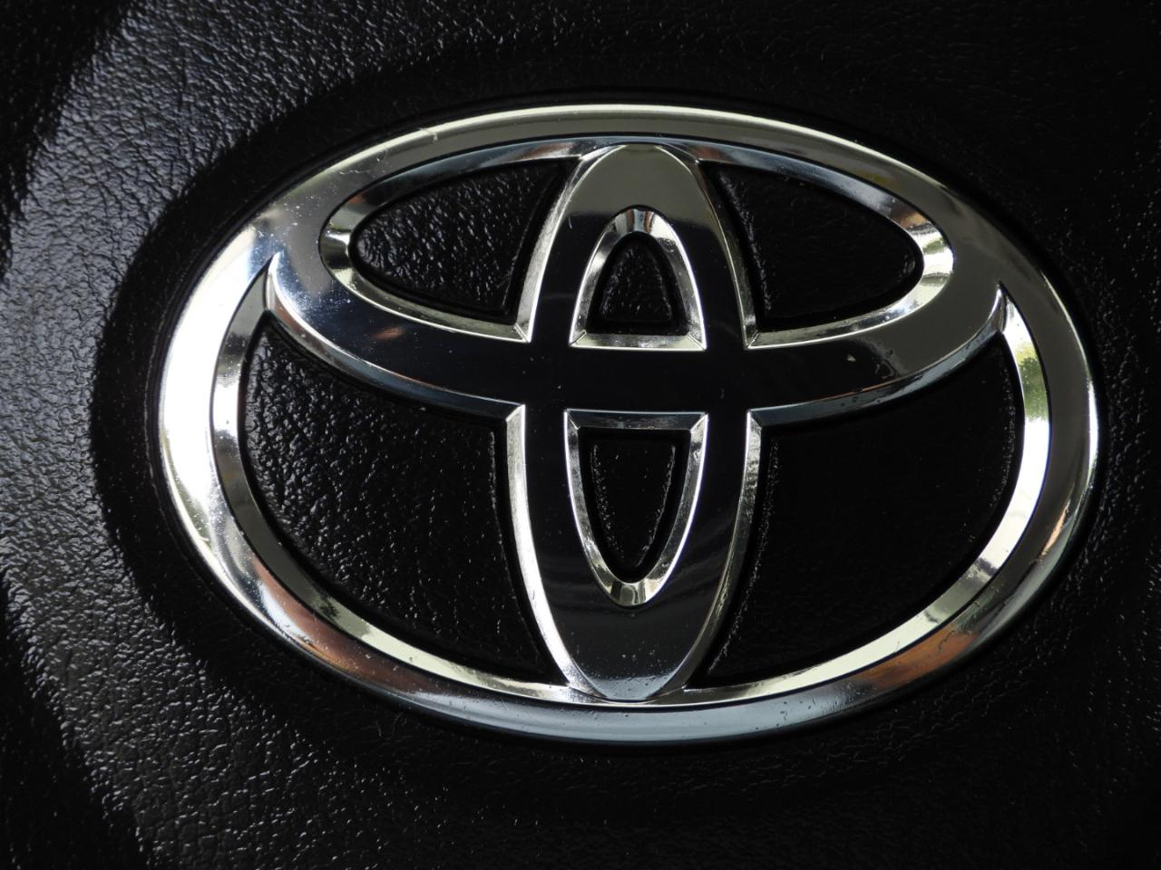 Toyota Yaris XLE Hatchback 2020