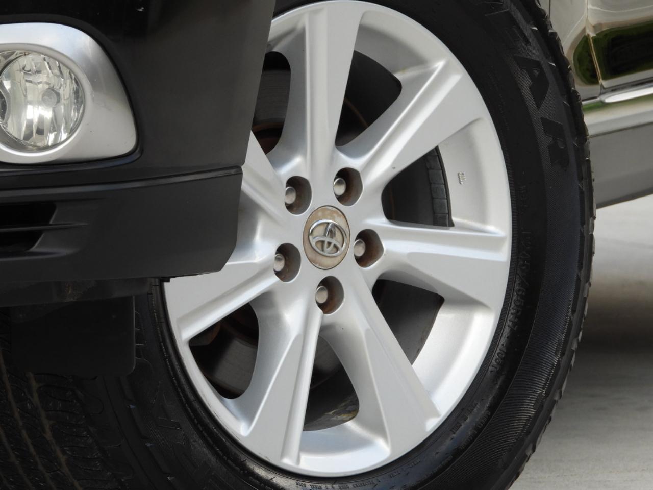 Toyota Highlander Base 2WD V6 2011