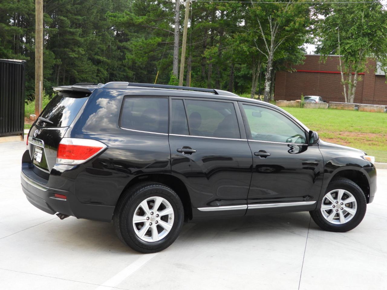 Toyota Highlander Base 2WD V6 2011
