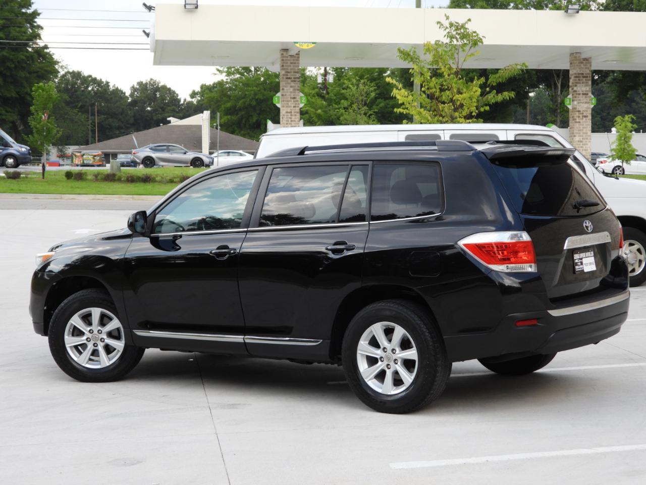 Toyota Highlander Base 2WD V6 2011