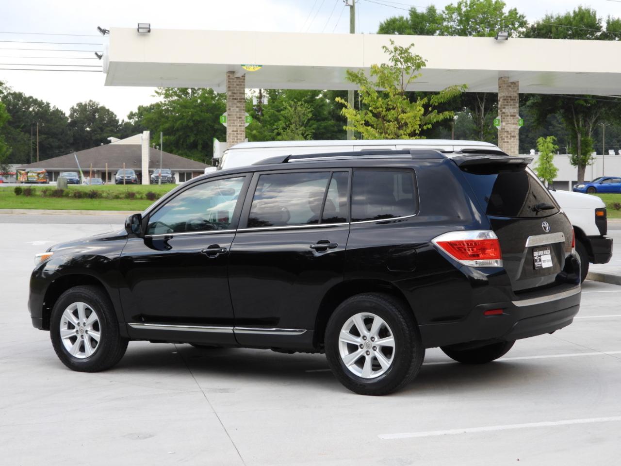 Toyota Highlander Base 2WD V6 2011
