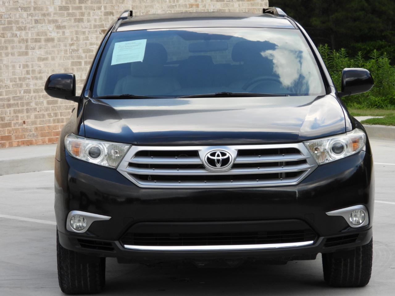 Toyota Highlander Base 2WD V6 2011