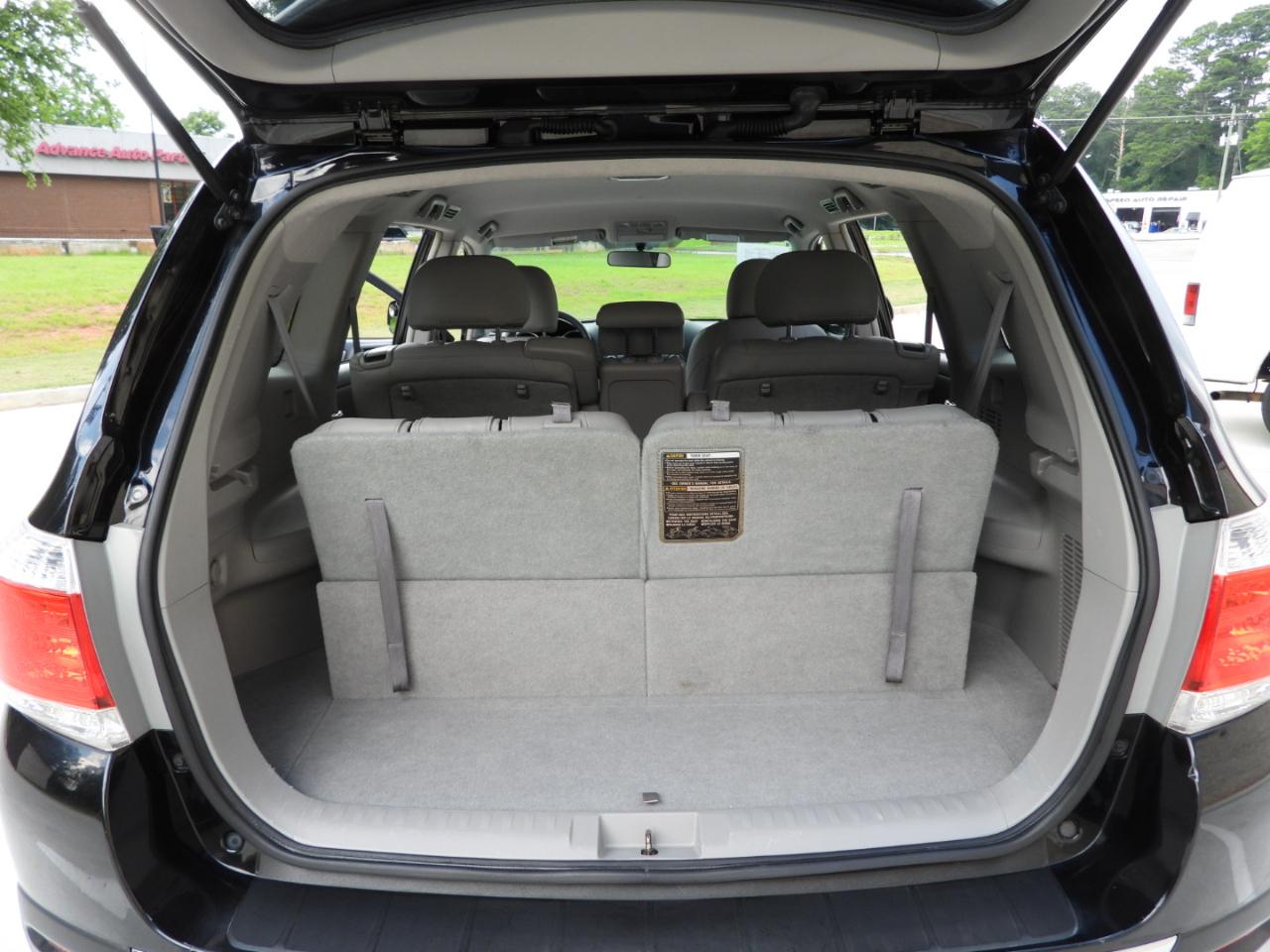 Toyota Highlander Base 2WD V6 2011