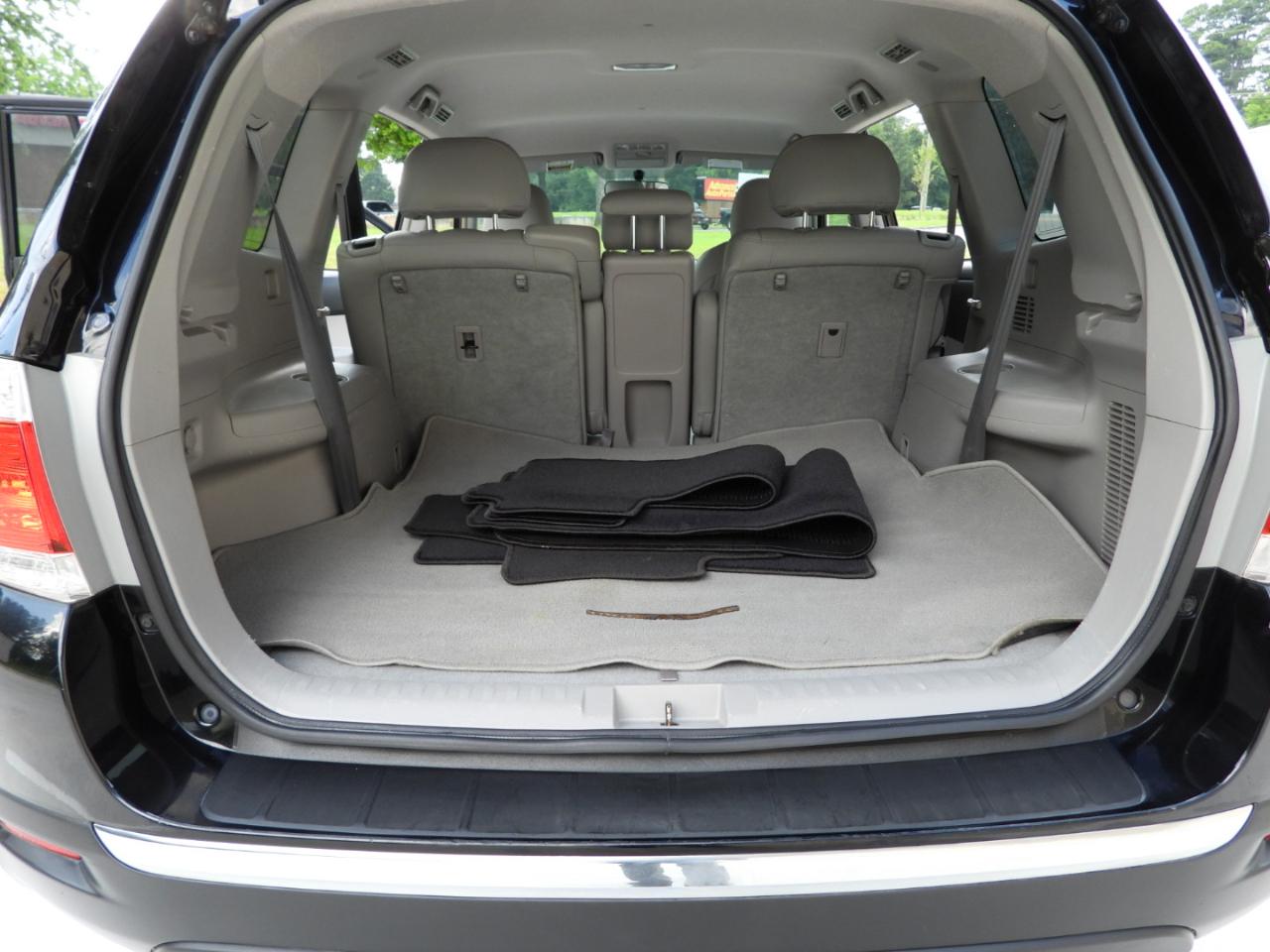 Toyota Highlander Base 2WD V6 2011