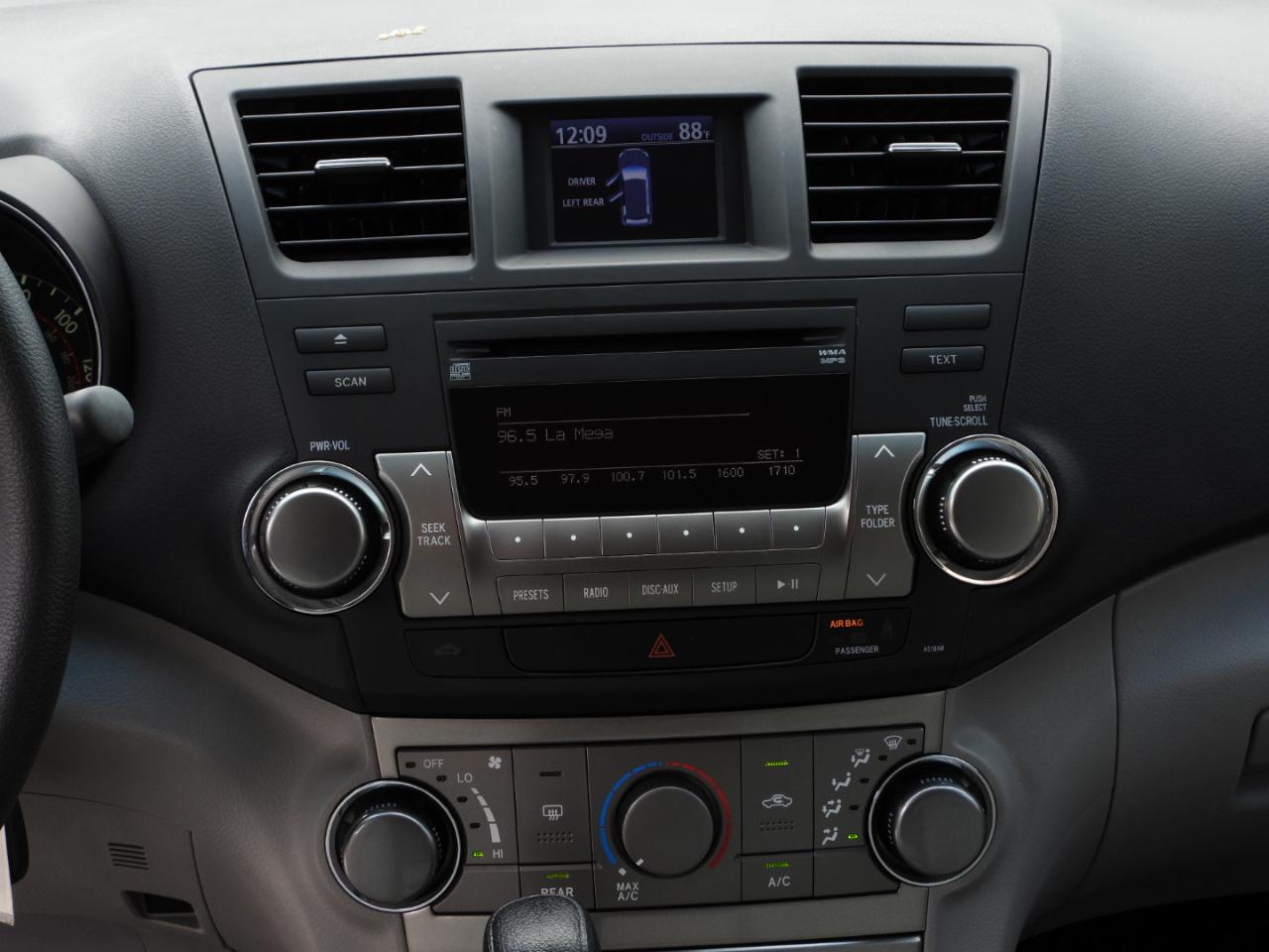 Toyota Highlander Base 2WD V6 2011