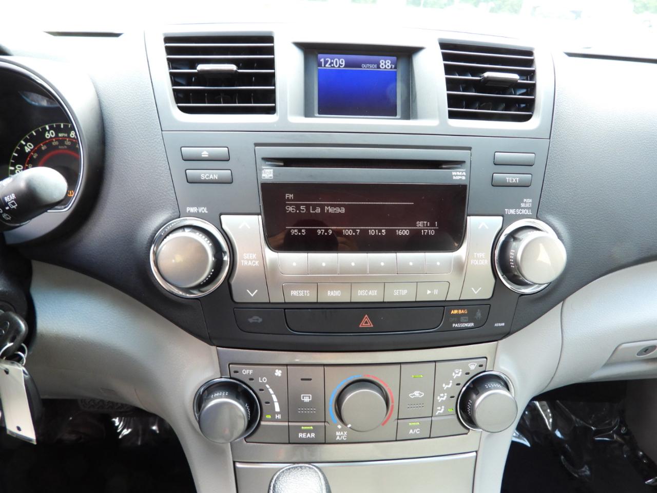 Toyota Highlander Base 2WD V6 2011
