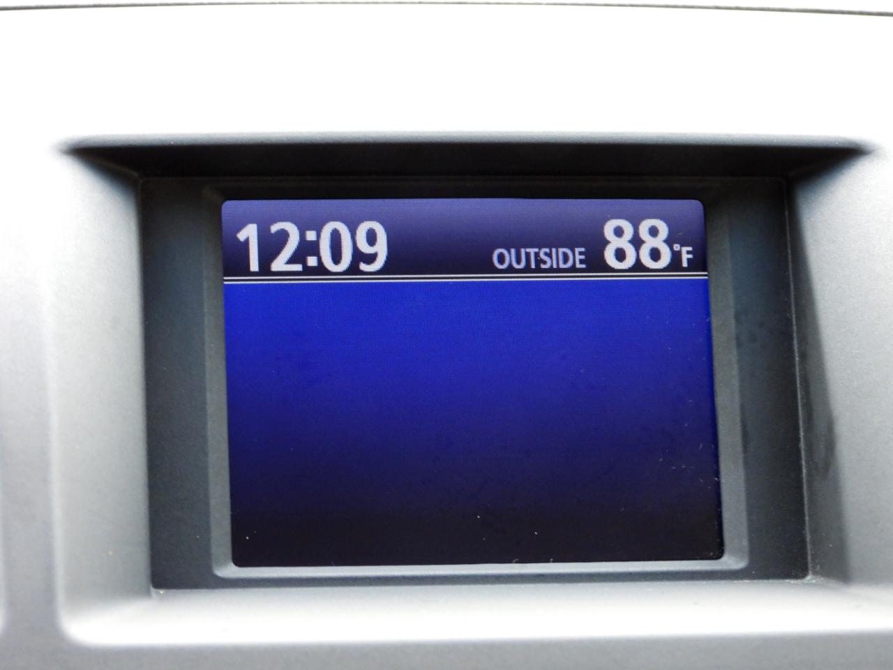 Toyota Highlander Base 2WD V6 2011