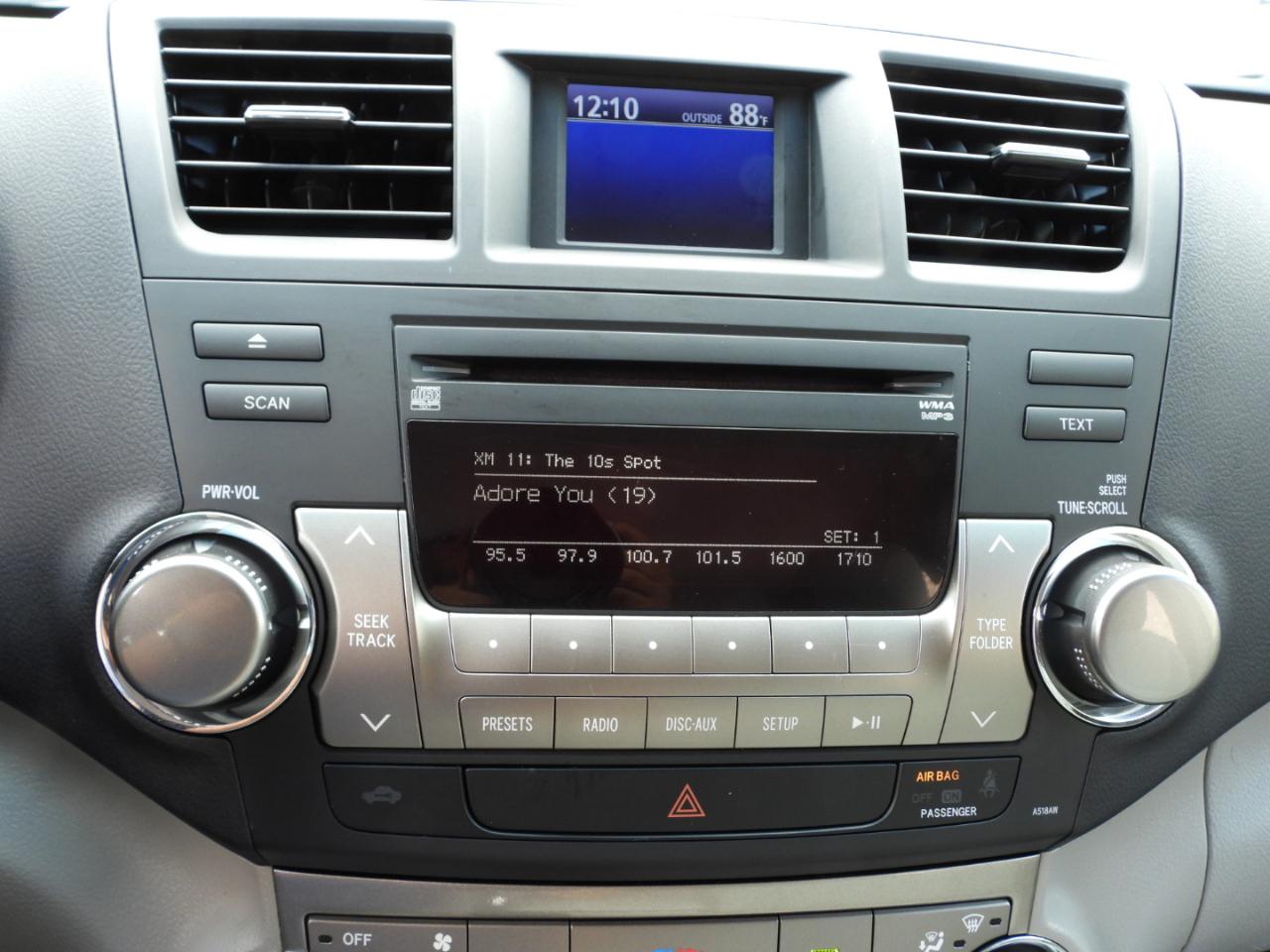 Toyota Highlander Base 2WD V6 2011