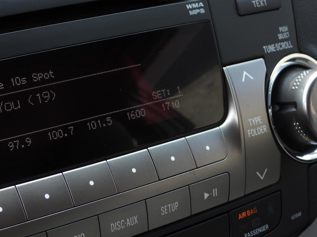 Toyota Highlander Base 2WD V6 2011