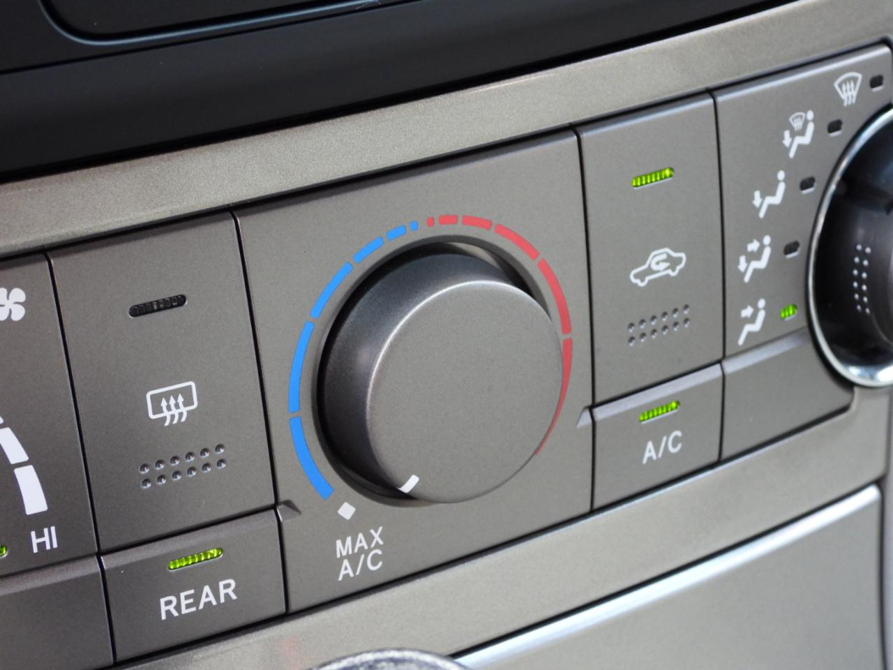 Toyota Highlander Base 2WD V6 2011