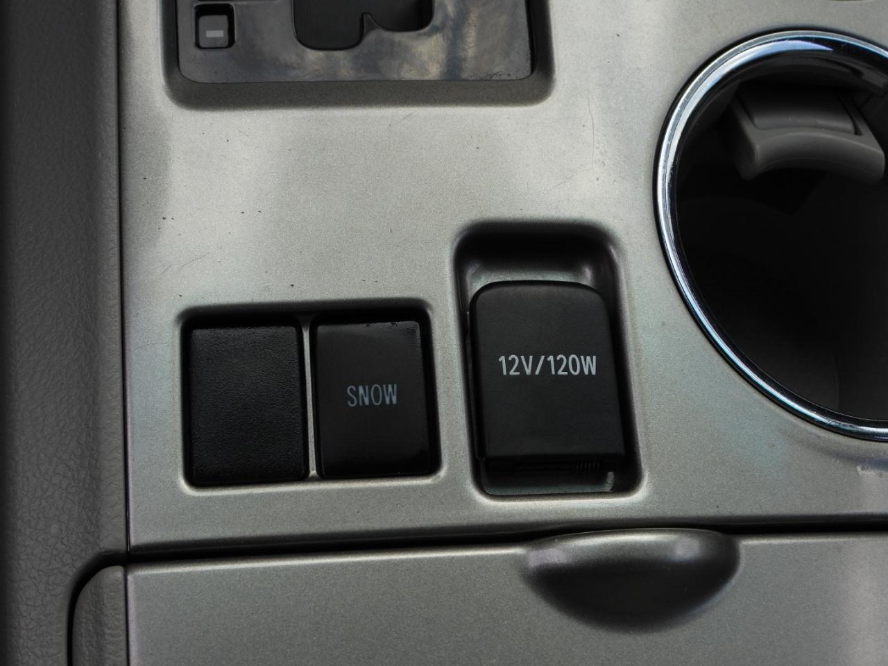 Toyota Highlander Base 2WD V6 2011