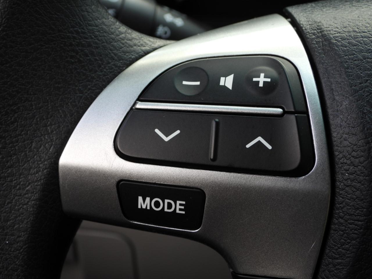 Toyota Highlander Base 2WD V6 2011