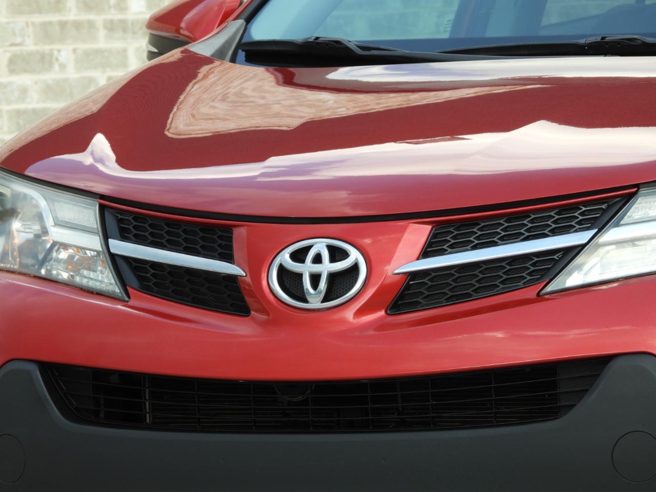 Toyota RAV4 XLE FWD 2015