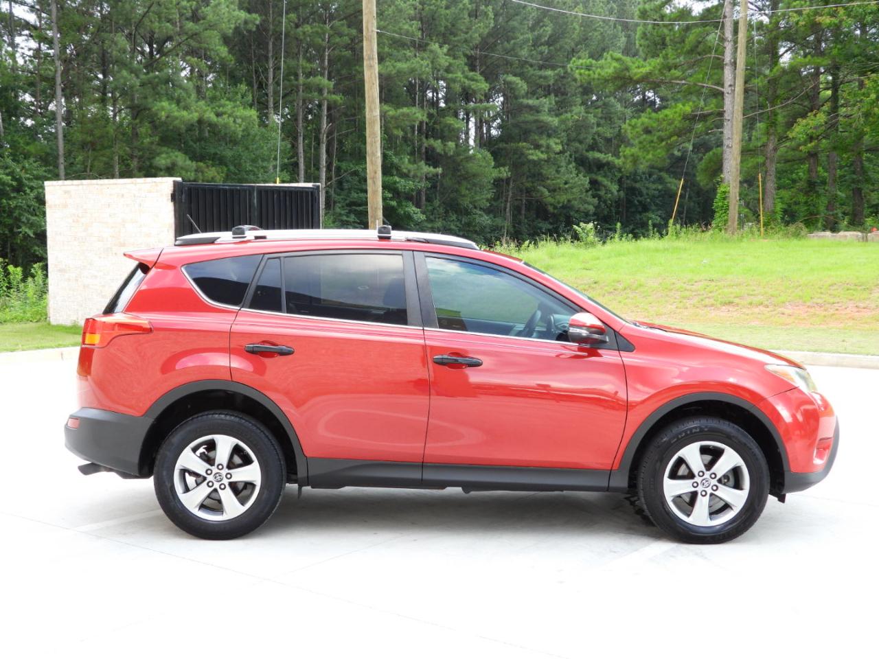 Toyota RAV4 XLE FWD 2015