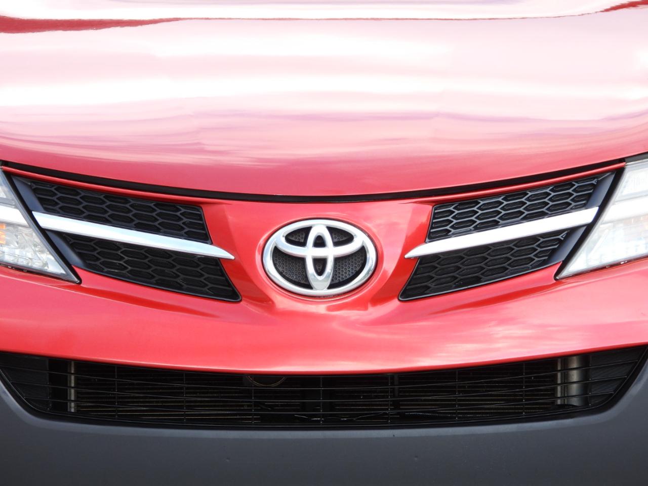 Toyota RAV4 XLE FWD 2015
