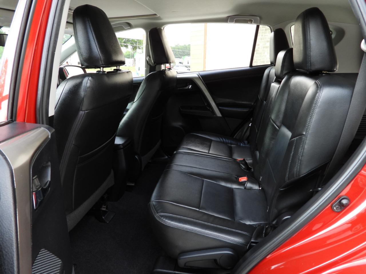Toyota RAV4 XLE FWD 2015