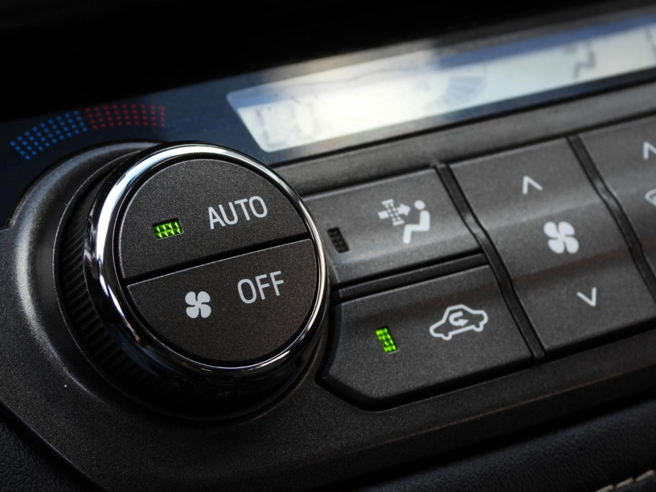 Toyota RAV4 XLE FWD 2015