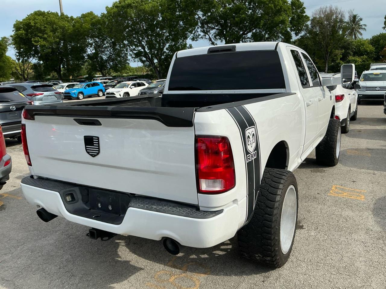RAM 1500 Tradesman Quad Cab 4WD 2016