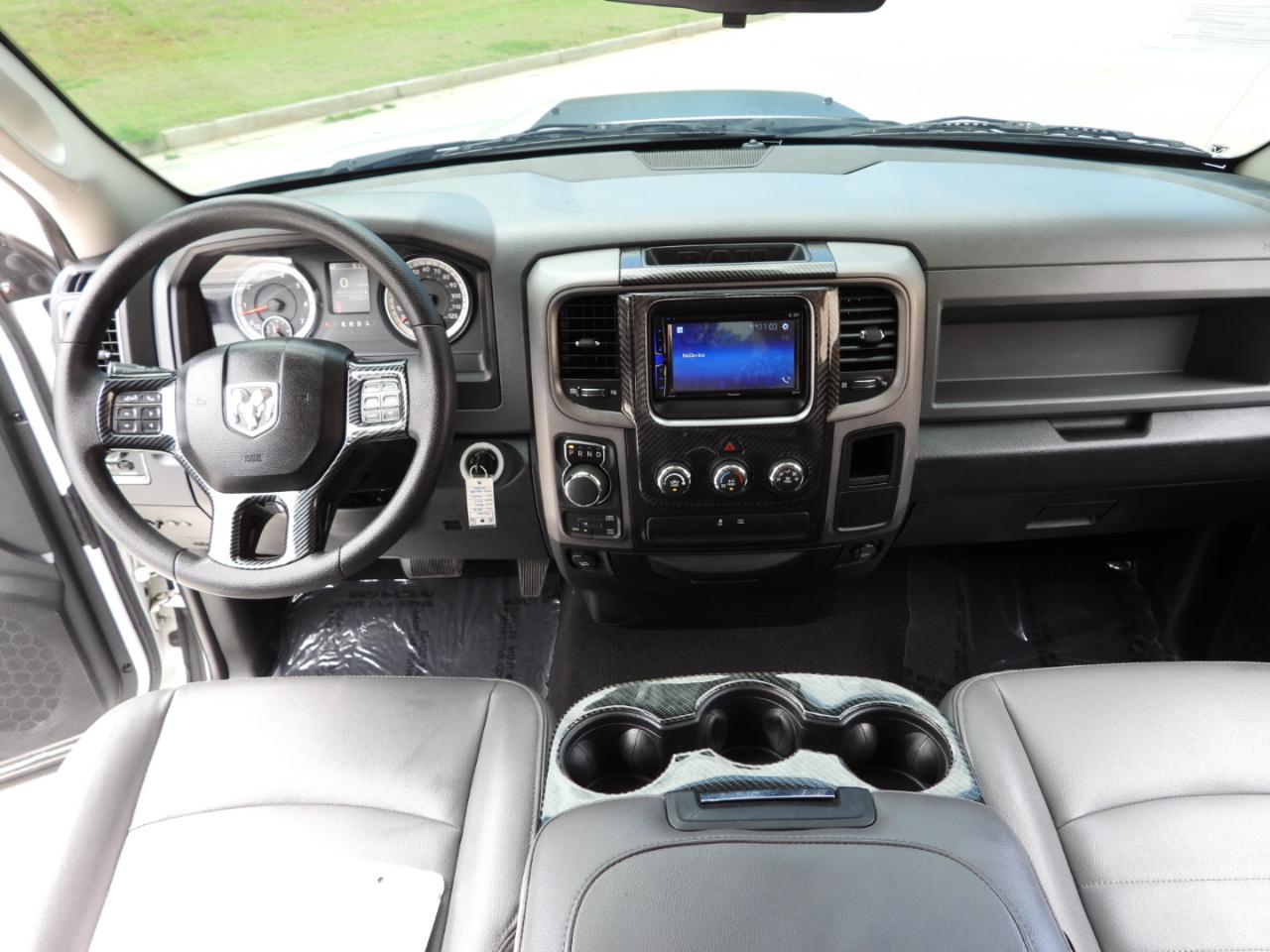 RAM 1500 Tradesman Quad Cab 4WD 2016