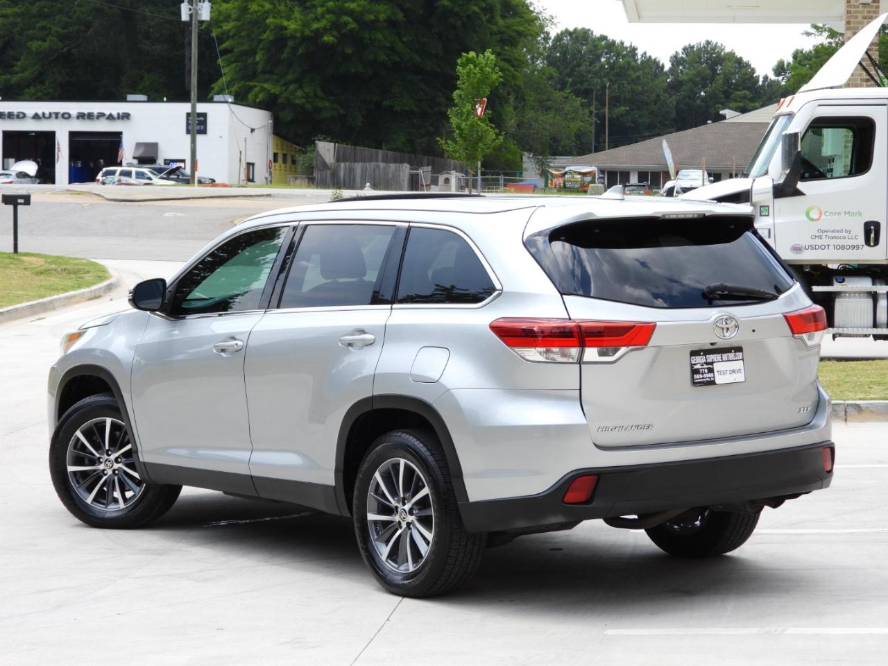 Toyota Highlander XLE FWD V6 2019