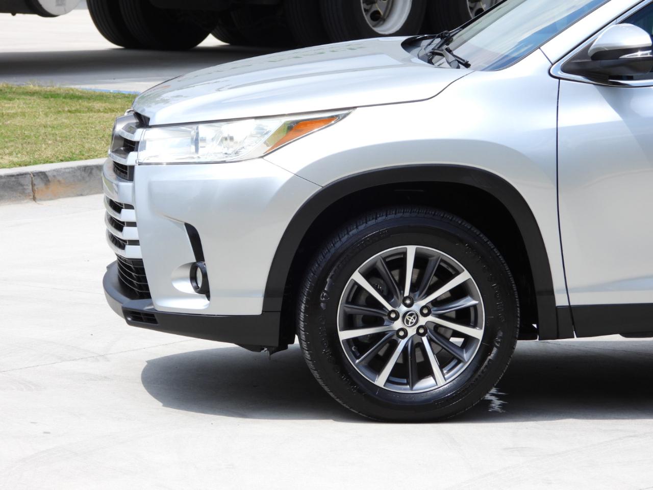 Toyota Highlander XLE FWD V6 2019