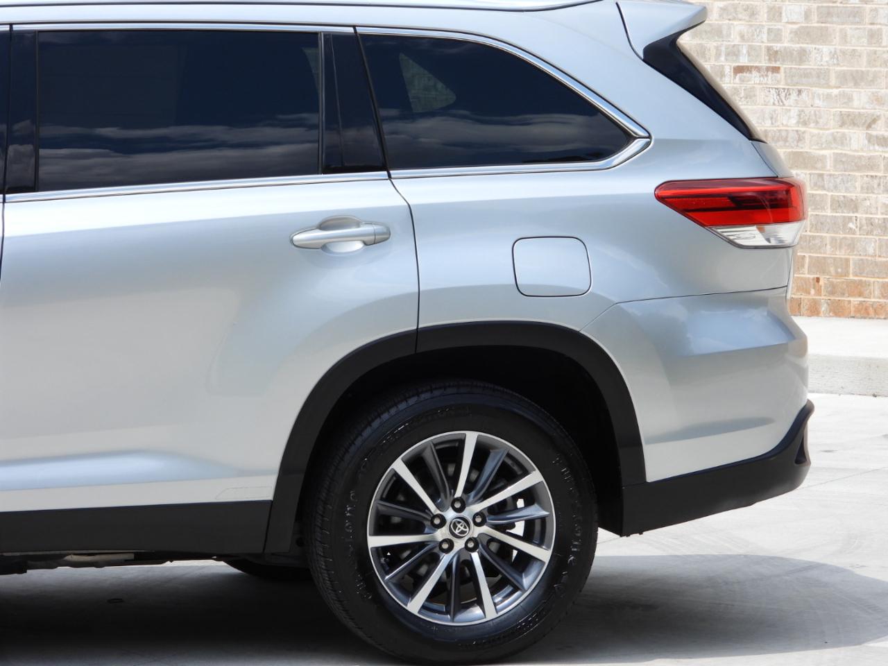 Toyota Highlander XLE FWD V6 2019