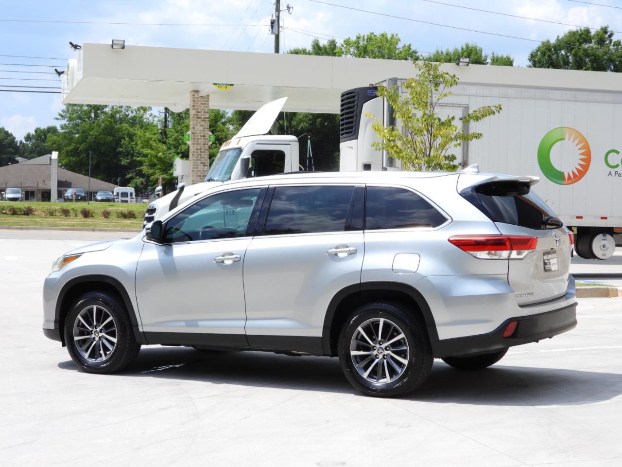 Toyota Highlander XLE FWD V6 2019